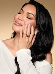 Keri Mackey's Instagram, Twitter & Facebook