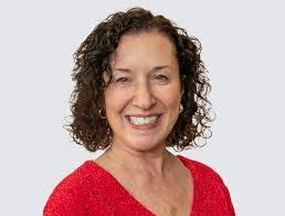 Lisa Knudsen's Instagram, Twitter & Facebook