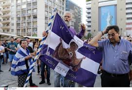 Αρκετός είναι ο κόσμος που βρίσκεται αυτή την ώρα έξω από τη βουλή στην πλατεία συντάγματος, στη συγκέντρωση διαμαρτυρίας κατά του ασφαλιστικού από το παμε. Ssbhdxywpgwicm