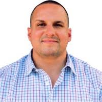 90+ "Erik Castro" profiles