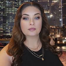 Lilly Ochoa's Instagram, Twitter & Facebook