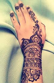 Arabic mehndi, rajasthani mehndi, crystal mehndi, tattoo mehndi, etc along with the traditional indian mehndi are among the most popular styles of mehndi currently. Pin On Birthday Inspiration