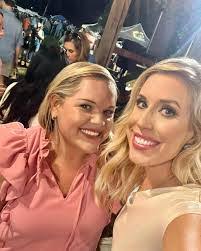 Gloria Crump's Instagram, Twitter & Facebook