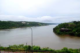 Estados unidos siempre alertó que hezbollah operaba desde la triple frontera. Triple Frontera Paraguay A La Izquierda Brasil A La Derecha Y Argentina Desde Donde Saque La F Izobrazhenie Hito Tres Fronteras Puerto Iguasu Tripadvisor