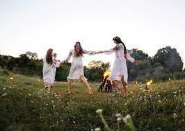 Die schweden feiern die sommersonnenwende traditionell mit dem sogenannten mittsommerfest (schwedisch midsommar). Funf Orte Fur Eine Grandiose Mittsommer Nacht Reisen Exclusiv