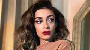 Eleni foureira represented cyprus at the grand final of the 2018 eurovision song contest with the song fuego. H Elenh Foyreira Apokalypse Stixoys Apo To Refren Toy Fuego