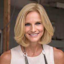 Lisa Critzer's Instagram, Twitter & Facebook