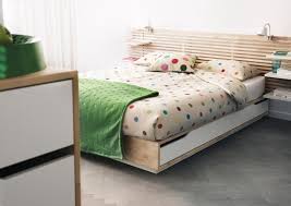 Une tête de lit peut être un excellent moyen d'ajouter une touche personnelle et distinctive à votre lit et à toute votre chambre. Ikea Mandal Bettkopfteil Umbauen Ideen Zum Nachmachen