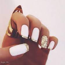 Para las bodas de noche también tiene la opción de elegir un color gris o blanco. Decorando Unas De Blanco Y Dorado Unas Para Novia Unas Decoradas Elegantes Diseno De Unas Para Novias