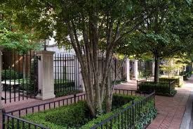 Urban Parkway Tips Considerations Urban Garden Garden Spaces Private Garden