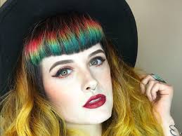 Le châtain naturel fait partie des grandes tendances du printemps/été 2019. Cheveux La Frange Arc En Ciel La Future Tendance Du Printemps Biba Magazine