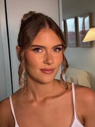 key products: @natashadenona I need a warm palette @hourglasscosmetics  Ambient Lighting palette @fentybeauty Hot Chocolit Gloss Bomb  @makeupbymario Surreal skin foundation @patrickta Major Headlines  Double-Take Blush