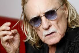 Christophe a été enterré : sa femme et sa fille auprès de lui au cimetière 