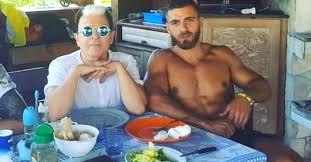 Cristiano malgioglio è un cantautore, paroliere e personaggio televisivo italiano. Malgioglio Sul Set Di Mi Sono Innamorato Di Tuo Marito Radio Deejay