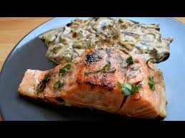 Recette De Pave De Saumon A La Creme Fraiche Et Aux Champignons Youtube En 2020 Saumon A La Creme Recette Pave De Saumon Recette Saumon