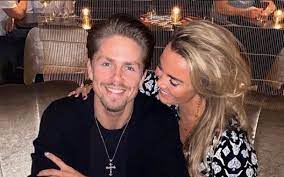 Het tijdschrift heeft haar op de cover gezet met de kop: Andre Hazes Reveals A Big Surprise About Monique Westenberg I Immediately Went To Her