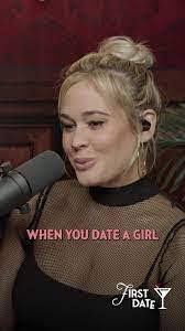 Lora Compton's Instagram, Twitter & Facebook