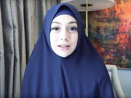 Informasi dan berita terbaru seputar kehidupan celine evangelista. Celine Evangelista Cinta Islam Karena Besar Di Keluarga Muslim