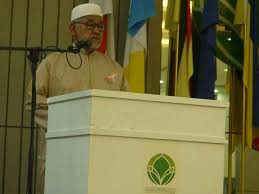 Anak ke 5 dari 9 orang adik beradik. Dato Dr Mahfodz Secara Rasmi Bergelar Tuan Guru