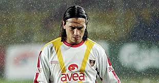 Hakan yakin is a midfielder and is 5'10 and weighs 167 pounds. Sportif Cumleler Sc Nostalji 28 Hakan Yakin