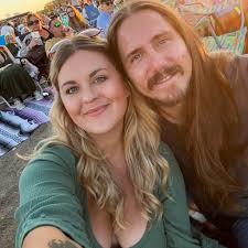 Who can recommend a photographer for a maternity shoot in late September or  early October?