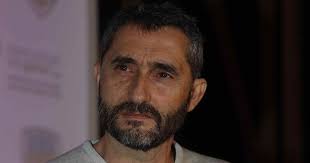 Consulta las noticias relacionadas con el fútbol en eitb.eus. I Thought It Was Benzema Barca Fans Crack Jokes On Valverde S New Look Tribuna Com