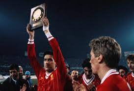 Supercoupe de l'uefa), comunemente denominata supercoppa europea o supercoppa d'europa oltreché nota come super competition (super competizione), è una competizione calcistica continentale per squadre di club organizzata dalla uefa, che vede in palio un trofeo conteso annualmente tra le squadre vincitrici rispettivamente della. Supercoppa Europea 16 01 1985 Juventus Liverpool 2 0 2 Boniek Youtube