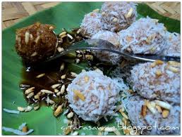 Campur ayam,ada kaki ayam,ada rendang,sedap sekali. 10 Makanan Kelantan Yang Anda Mungkin Tak Pernah Dengar Tapi Sedap Kalau Jumpa Wajib Cuba