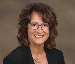 Leslie Hutton's Instagram, Twitter & Facebook