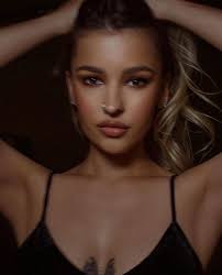 Anna Chernenko (@annatomilu) • Instagram photos and videos