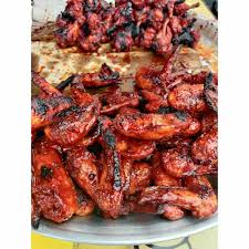 Jika kamu seorang peternak ayam, pastinya kamu mengetahui bahwa pakan ayam dari pabrik umumnya dibanderol dengan harga yang mahal. Ayam Madu