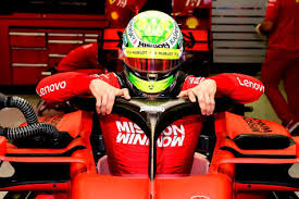 Der anstecker aus metall ist 2,5 cm x 3 cm groß. Formel 1 So Sieht Mick Schumacher In Rot Aus Autobild De