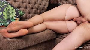 팬티 스타킹을 신고 다리를 유혹하는 새엄마 | xHamster