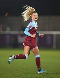 Professional footballer for everton and switzerland. Fussballerin Alisha Lehmann Uber Ihr Leben Auf Instagram