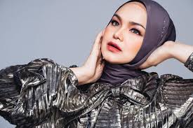 Born 11 january 1979) is a malaysian singer, songwriter, actress and businesswoman with more than 300 local and international awards. Siti Nurhaliza Top Selebriti Ig Di Malaysia 7 9j Pengikut Kitareporters Semua Boleh Jadi Reporter