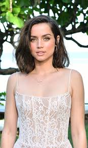 On her instagram story, claudia previously shared a glimpse of her friend's haircut on new year's day, but few have seen the '20s inspired bob. Ana De Armas Debuts No Hair For Her Latest Movie Role In 007 Film