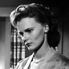 Leslie Bethel's Instagram, Twitter & Facebook