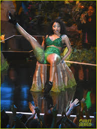 Nicki Minaj Has A Wardrobe Malfunction At VMAs Photo Photo MTV  VMAssexiezpix Web Porn