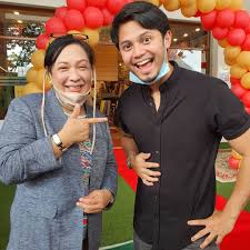 Bersama warga cilamaya, bongkar rumah tak layak huni milik 3 bersaudara anak yatim piatu. Dikritik Tidak Sensitif Maria Tunku Sabri Namakan Menu Masakan Ikan Siakap 3 Rasa Mati Tertembak Di Sempadan