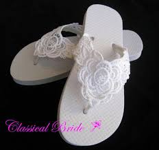 Spitze Bestickte Hochzeit Hochzeits Flip Flops Von Classicalbride Bridal Flip Flops Diy Wedding Shoes Bridesmaid Flip Flops