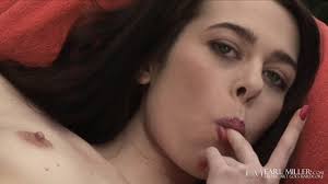 Finger Banging Brunette Erin Taylor Stuffs Her Bare Muff: Outdoor Female  Masturbation Porn