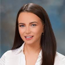 Niamh Mcgrath's Instagram, Twitter & Facebook