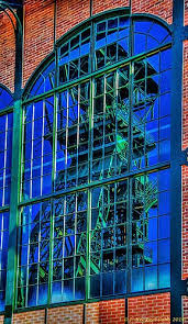 Dortmund Industriemuseum Zeche Zollern Das Fordergerust 1 Als Spiegelbild Im Fenster Der Maschinenhalle Cities In Germany Dortmund Industrial