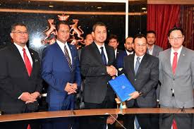 Johor bahru (also johor baru or johore baharu, but universally called jb) is the state capital of johor in southern peninsular malaysia, just across the causeway from singapore. Dr Sahruddin Jamal Mulakan Tugas Rasmi Sebagai Mb Johor Edisi Sabahan