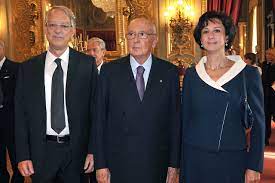 Jun 11, 2021 · intervento lampo della ministra della giustizia marta cartabia all'antimafia. Datei Carosi Cartabia Napolitano Jpg Wikipedia