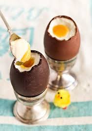 Cheesecake Filled Chocolate Easter Eggs Repas De Paques Oeufs En Chocolat Nourriture