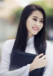 Từ sáng sớm, mọi công tác chuẩn bị cho đám cưới của hoa hậu thu thảo đã được chu tất. Tiá»ƒu Sá»­ Hoa Háº­u Ä'áº·ng Thu Tháº£o