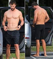 ▷ Chris Hemsworth desnudo y marcando p***a 