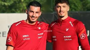 Türkiye'nin en iyi kalecisi uğurcan!altay bayındır'ın, yan toplarda sıkıntı yaşaması dikkat çekti! Italyanlar Milli Takim Kalecileri Icin Cildiriyor Altay Bayindir Da Juventus A Ugurcan Cakir Inter E Gidiyor Son Dakika Spor