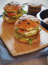 Burgers Vegetariens Guacamole Galettes De Lentilles Et Mayonnaise Maison Recettes Vegetariennes Faciles On Mange Quoi Violette Recette Recettes De Cuisine Recette Vegetarienne Facile Aliments Bons Pour La Sante